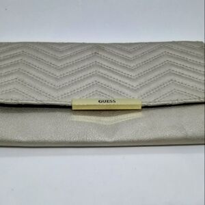 Guess Wallet/Clutch Cream Color/NWT 